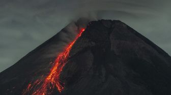 Gunung Merapi Kembali Muntahkan Lava Pijar