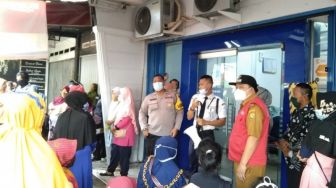 Satgas Covid-19 Bandar Lampung Tertibkan Kerumunan di Bank