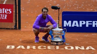 Kalahkan Tsitsipas, Rafael Nadal Klaim Titel ke-12 di Barcelona Open