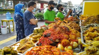 Berburu Makanan Buka Puasa di Food Street Kramat