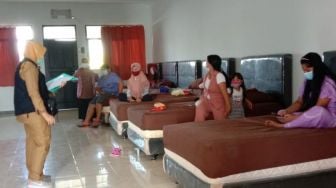 Ratusan Pekerja Migran Pulang dari Malaysia Dikarantina di Pontianak