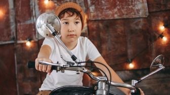 Tips Aman Berkendara Sepeda Motor Bersama Anak