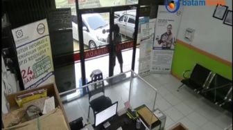 Viral Pria Onani di Depan Klinik Nayaka Batuaji, Warganet: Sakit Jiwa!