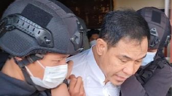Dituntut 8 Tahun Penjara, Munarman: Tuntutan Kurang Serius, Saya Ajukan Pembelaan Sendiri