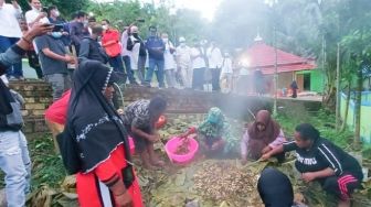 Umat Muslim di Papua Buka Puasa Dengan Menggelar Acara Bakar Batu