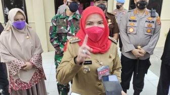 Langgar Jam Operasional Selama PPKM Level 3, Wali Kota Bandar Lampung Eva Dwiana Ancam Cabut Izin Tempat Usaha