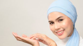 7 Langkah Hasilkan Make Up Natural, Cantik Tanpa Takut Menor