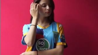 5 Potret Katherine, Gadis Berwajah Bule yang Jadi Model Jersey Persela