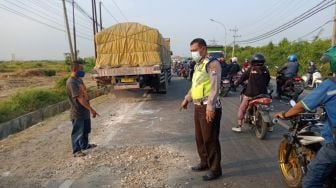 Pasutri di Gresik Tewas Seketika Setelah Tabrak Truk Parkir di Jalur Pantur