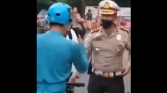 Viral Ribut Antara Rombongan Pesepeda dengan Aparat, Publik Dibikin Geram