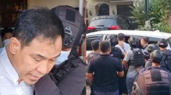 BREAKING NEWS! Munarman Divonis 3 Tahun Penjara Kasus Terorisme, Hukuman Lebih Rendah dari Tuntutan Jaksa