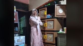 Viral Reaksi Ibu Dapat Baju Lebaran Baru dari Anak, Publik Ikut Terharu