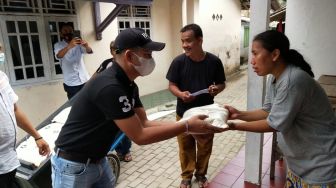 Nabil Jayabaya Beri 1000 Kantong Beras Gratis ke Warga Tak Mampu di Lebak