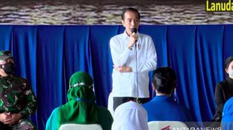 Bertemu Keluarga Awak KRI Nanggala-402, Ini Janji Presiden Jokowi