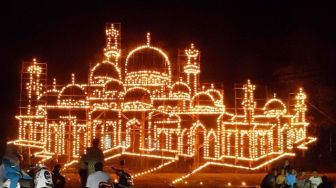 Indahnya Lampu Colok, Tradisi Penghujung Ramadhan di Siak yang Sarat Makna