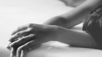 Ingin pasangan anda merasakan sensasi orgasme? Coba posisi ini