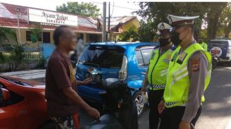 Apes! Polisi Sedang Razia Kendaraan, Disangka Acara Pembagian Masker