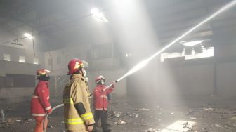Korsleting Listrik, Gudang di Rawalumbu Bekasi Dilanda Kebakaran
