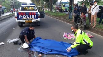 Brukk! Pengendara Motor Tewas Terlindas Truk di Sentul Bogor