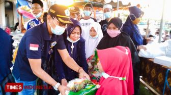 Anak Yatim dan Janda di Pesisir Gresik Dapat Santunan dari Nelayan