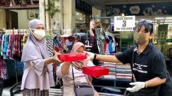 Bagikan Ratusan Takjil, Buruh di DIY Tuntut Pembayaran THR Tepat Waktu