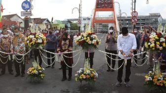 Kembali ke Surabaya, Tri Rismaharini Resmikan Jembatan Sawunggaling