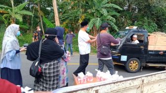 DPC PKS se-Lebak Kompak Sebar Hidangan Berbuka Puasa Gratis ke Warga