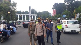 Ganjil Genap Hari Kedua Tutup Akses Mall, Kendaraan Diputar Balik