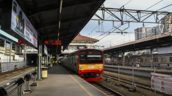 Mulai Senin 12 Juli, Pekerja Non-sektor Esensial dan Kritikal Dilarang Naik KRL