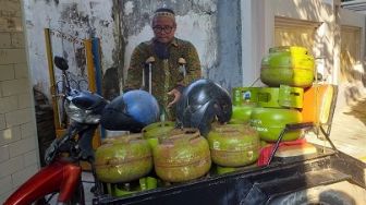 Demi Memondokan Anak ke Pesantren, Tuna Daksa di Kota Tegal Ini Jualan Gas Keliling