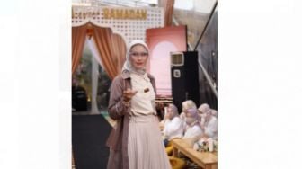 Unik! Ada Fashion Show Kolaborasi dengan Merek Kuliner Lokal