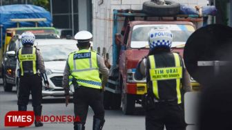 Larangan Mudik, Polisi Perketat Penyekatan Jalur Tikus di Malang