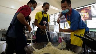 Raih Rekor MURI, Ini Dia Buka Puasa dengan Nasi Goreng Peserta Terbanyak