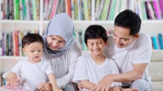 Tips untuk Para Orang Tua, 4 Cara Agar Anak Rajin Puasa