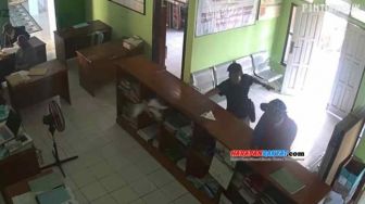 Viral! Oknum Wartawan Ngamuk di Balai Desa di Tasikmalaya, Tanya Dana Desa