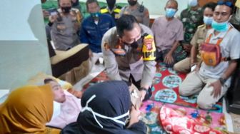 Lumpuh dan Buta Usai Divaksin, Guru Susan Dapat Bantuan dari Jokowi