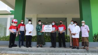 JNE Salurkan Donasi Untuk Alkes Pembangunan RS Hasyim Asya'ri Tebuireng