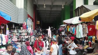 Di Lokasi Ini, Pengunjung Pasar Tanah Abang Berjubel hingga Tak Bermasker