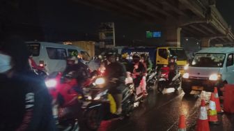 Ratusan Kendaraan Diputar Balik dalam Penyekatan Mudik di Kota Bekasi
