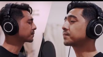 Manis Banget! 4 Momen Arya Saloka Cover Lagu Tanpa Batas Waktu