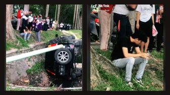 Mobil Nyemplung Selokan, Ekspresi Pengemudi Disorot: 'Tendangan Hari Raya'