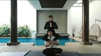 7 Momen Aurel dan Atta Halilintar Ikut Yoga Kamasutra, Tak Sabar Punya Baby