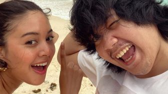 Aurelie Moeremans Lengket sama Richard Kyle di Pantai, Hanif Cemburu?