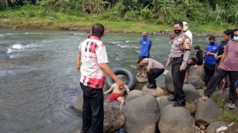 Pria Gangguan Jiwa Tewas Mengambang di Sungai Batang Kuranji Padang
