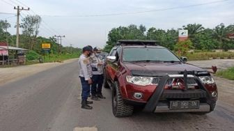 Hari Pertama Larang Mudik di Pekanbaru, Puluhan Kendaraan Putar Balik