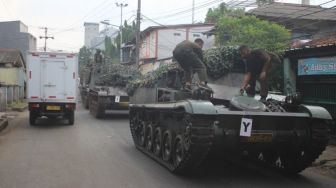 Turunkan Tank, TNI Bantah Halau Pemudik di Perbatasan Bekasi-Bogor