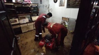 Banjir Rendam Rumah di Pakansari Bogor Akibat Drainase Tersumbat