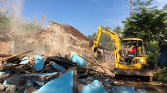 Pemkab Malang Bongkar Bangunan di Bekas Lokalisasi Girun