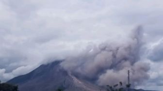 Gunung Sinabung Kembali Semburkan Letusan Hingga 1.000 Meter ke Udara
