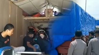 Pemudik Terciduk di Truk Tertutup Terpal